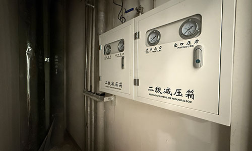 如何保障中心供氧系统供气压力安全